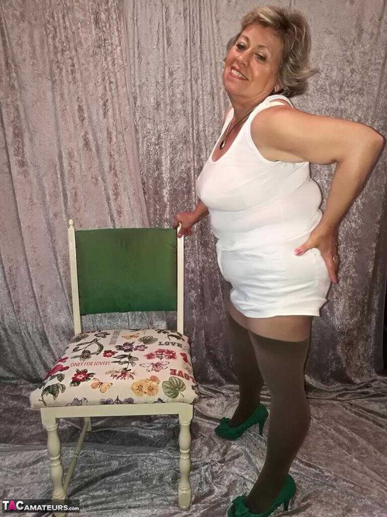 Caro's MILFy Nylon Ass A Taste of Granny Love - Caro