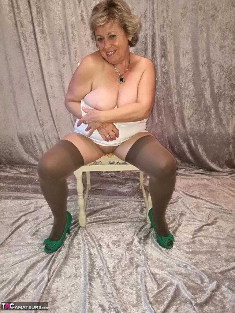 Caro's MILFy Nylon Ass A Taste of Granny Love - Caro