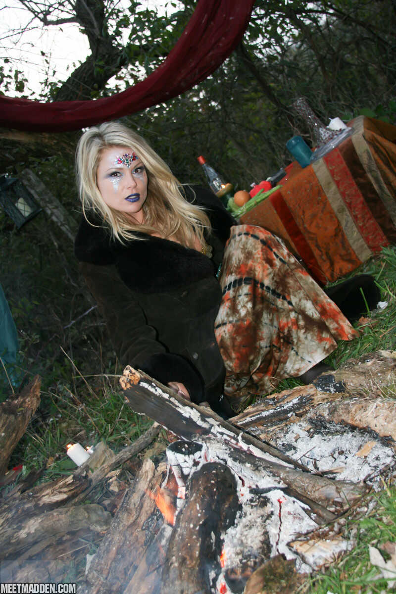Forest Fuck Fest: Blonde Amateur Meet Madden Gets Assfucked in Bikini and OTK Boots! - Meet Madden