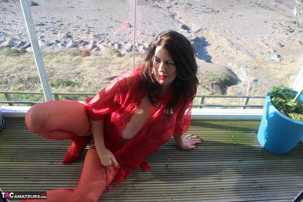 Brunette Plumper Lu Lu Lush Uncorks Her Giant Tits In All Red Lingerie - Lulu Lush
