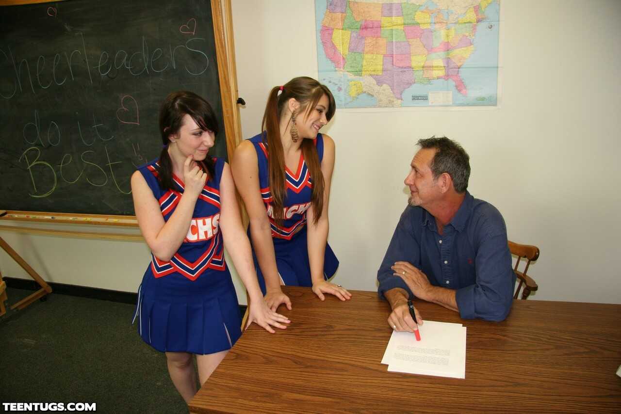 2 cheerleaders jerk off their geography teacher on top of his desk