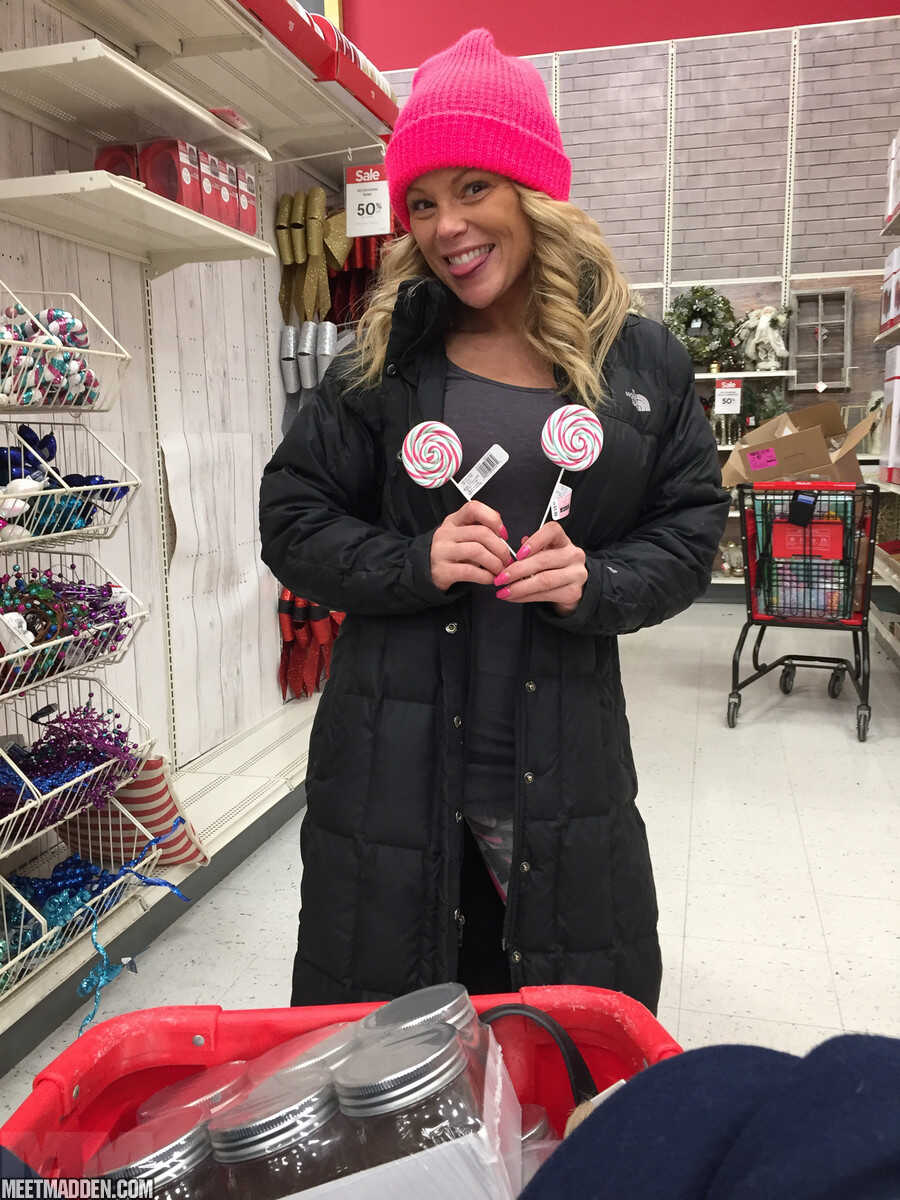 Mommy Meets Santa Claus Naughty Christmas Shopping Adventure with Amateur MILF and Yoga Pants! - Meet Madden