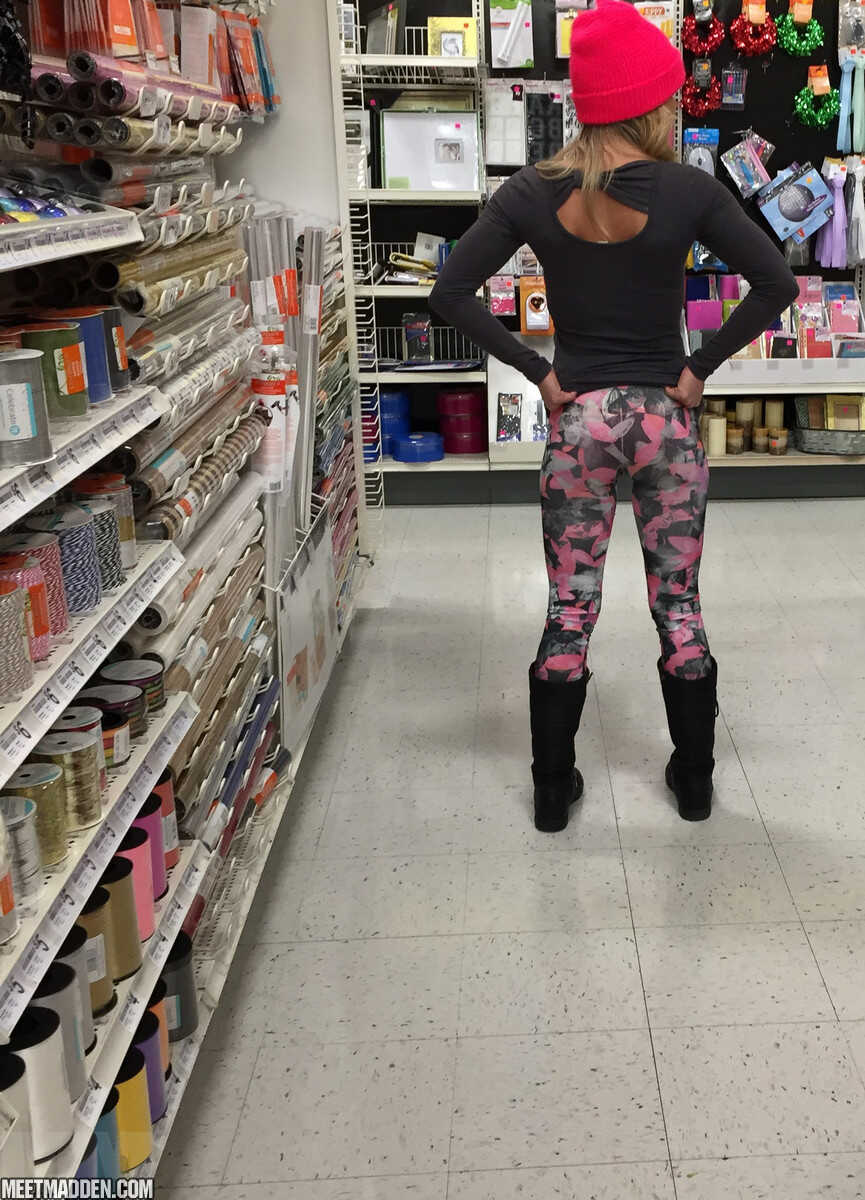 Mommy Meets Santa Claus Naughty Christmas Shopping Adventure with Amateur MILF and Yoga Pants! - Meet Madden