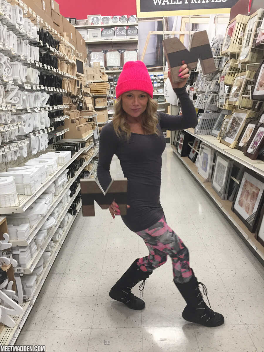 Mommy Meets Santa Claus Naughty Christmas Shopping Adventure with Amateur MILF and Yoga Pants! - Meet Madden