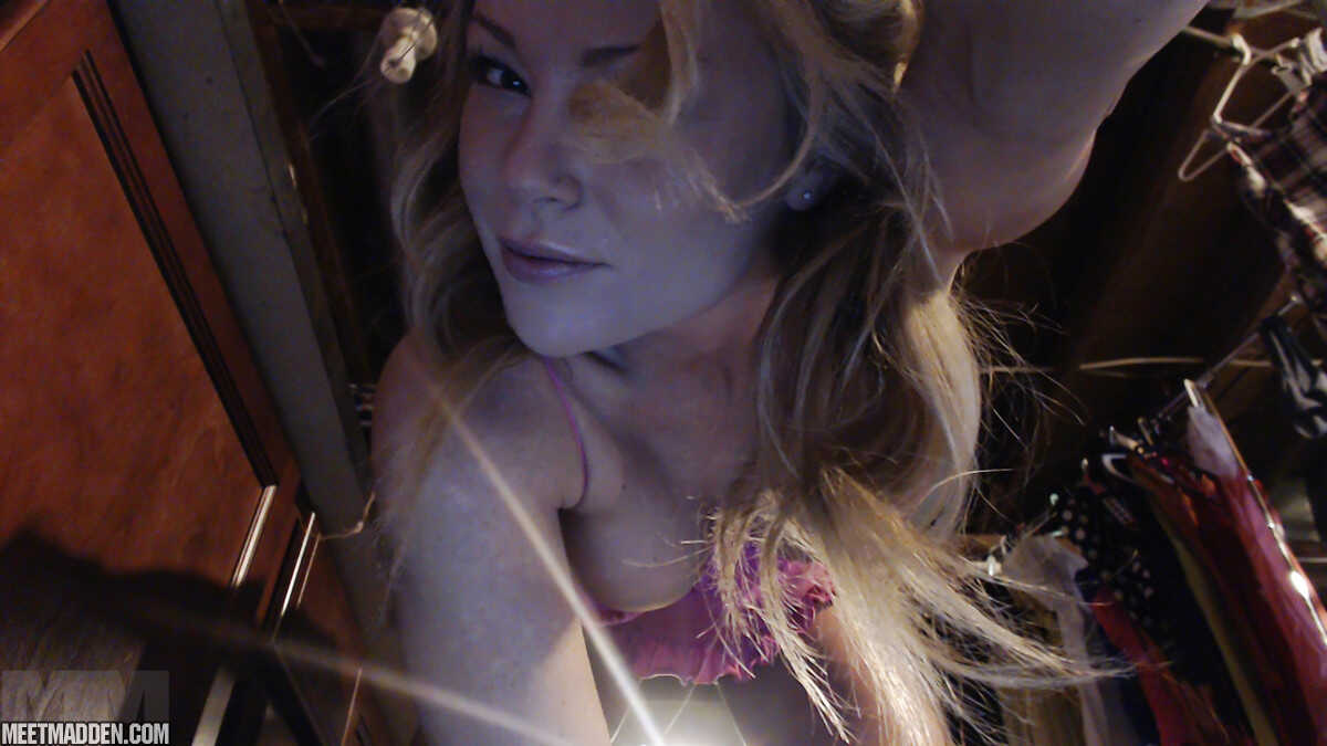 Blonde MILF Gets Handled by Tom Brady's Big Game Ego as She Loses Her Firm Tits in Lingerie - Meet Madden