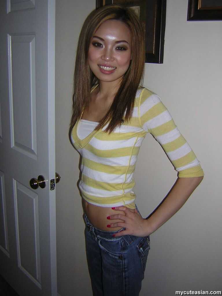 Skinny Asian Girl Sucks and Fucks Her Reflection as she Takes a Selfie in her Jeans - 