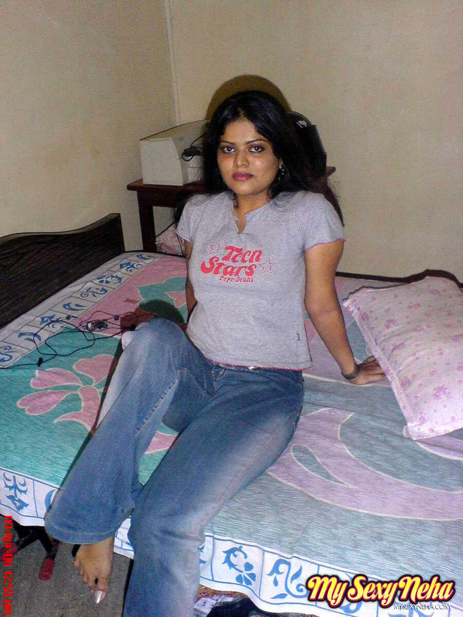 Neha's Big Natural Uncapping with Petite Desi Indian Girl in Jeans Removal 