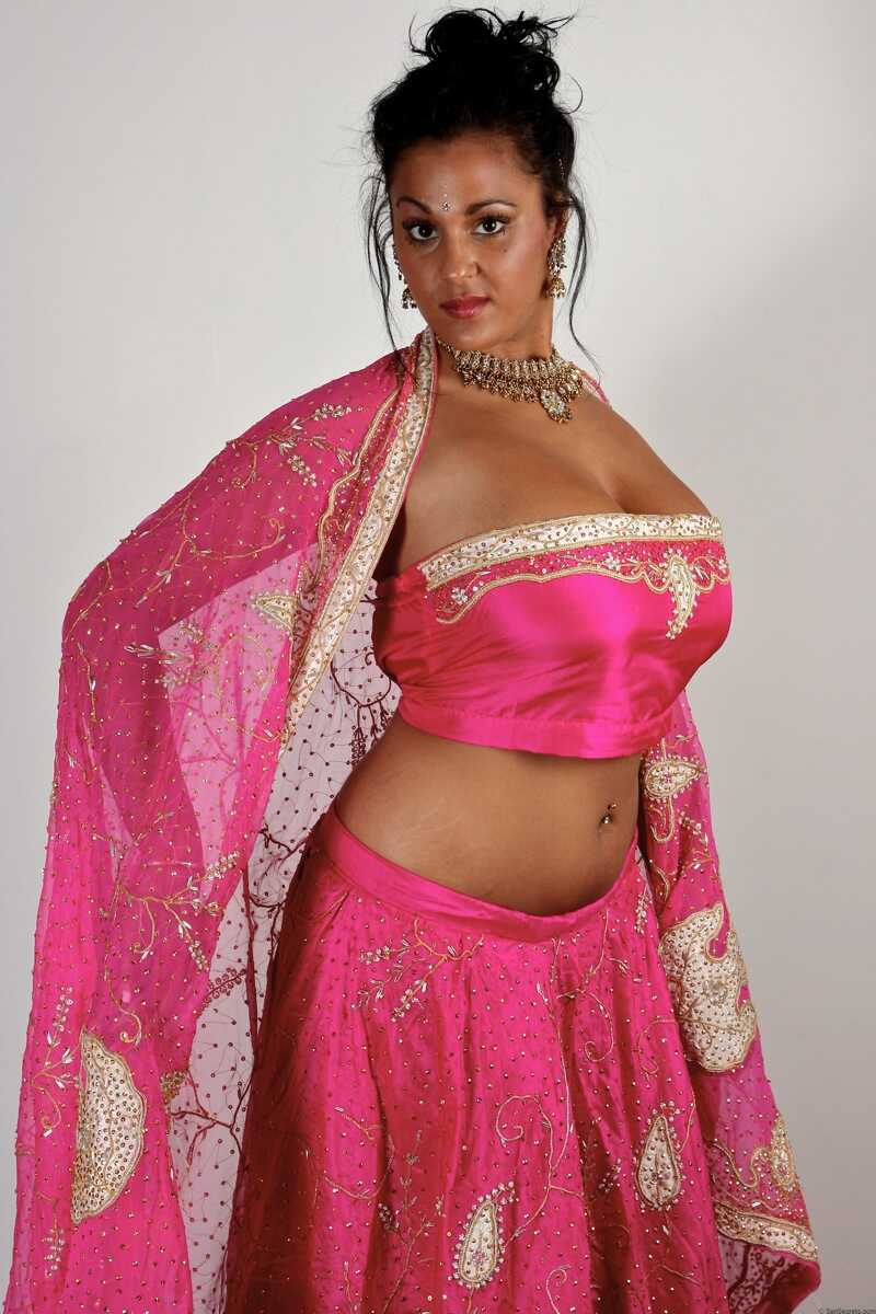 Kinky Desi Beauty Keira Shows Off Her Massive Natural Melons in a Wet Bikini - 