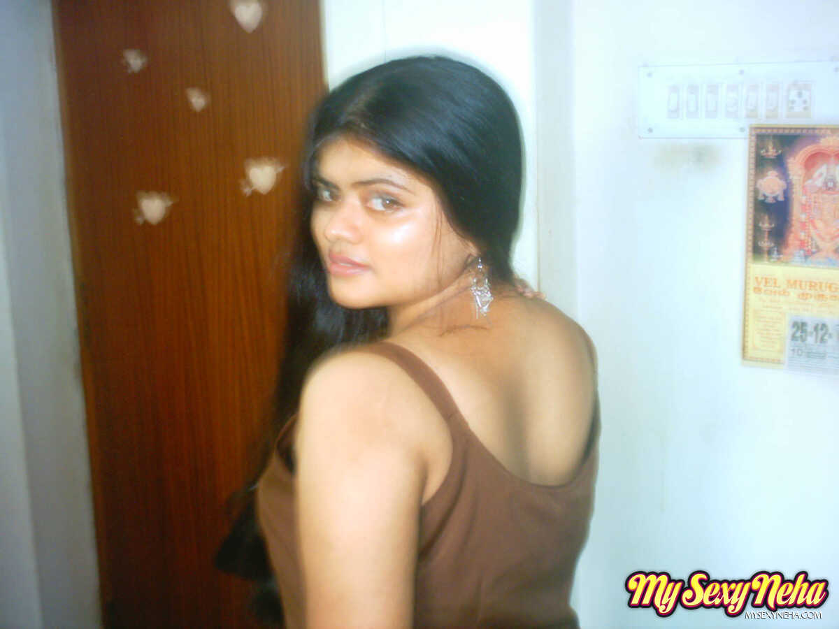 Desi Plumper with Natural Tits & Dark Areolas Shows off her Bushy Pussy