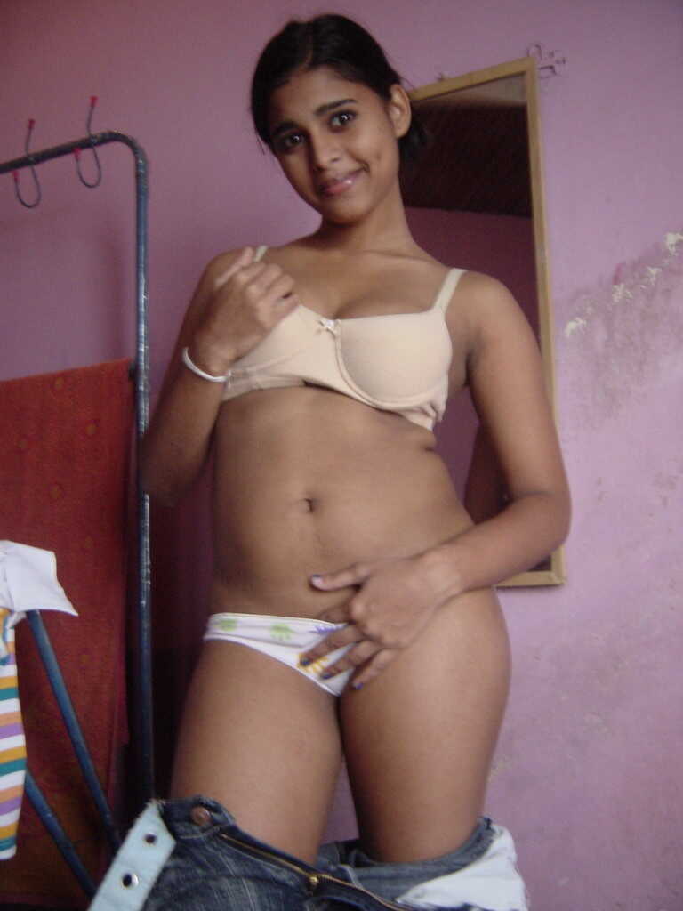 Desi Panadura Nangi: Indian Solo Girl's Large Boob Fondle After Stripping To Her Panties!