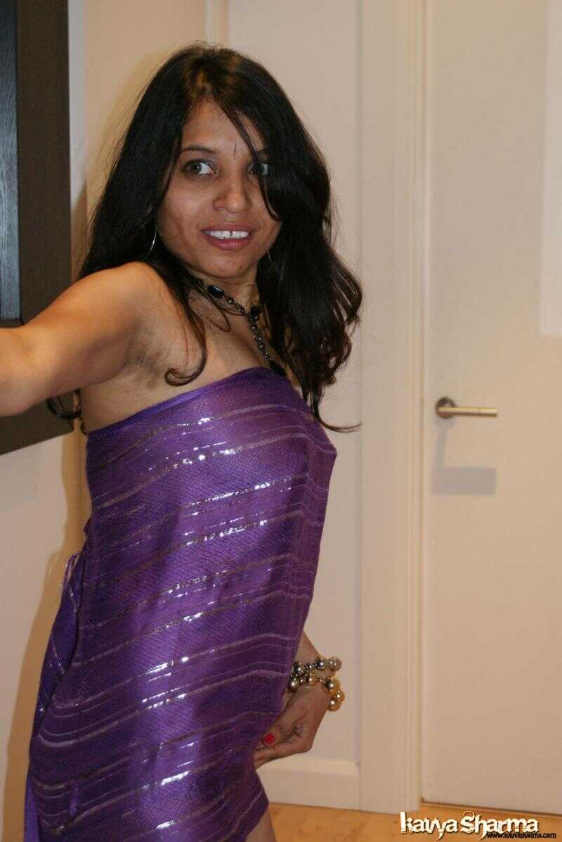 Exotic Indian MILF Kavya Sharma shows off her sexy crossed legs in a seductive non-nude gig - Kavya Sharma