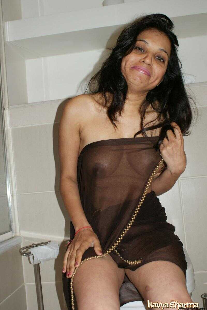 Free Kavya: Indian MILF Breasts and Desi Soloshow