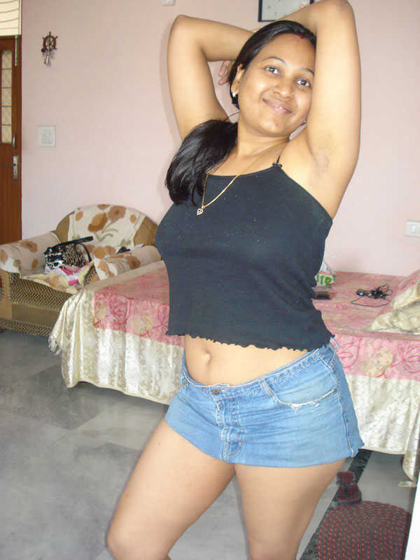 Indian Beauty Unleashes Her Giant Titties for an Upskirt Adventure! 