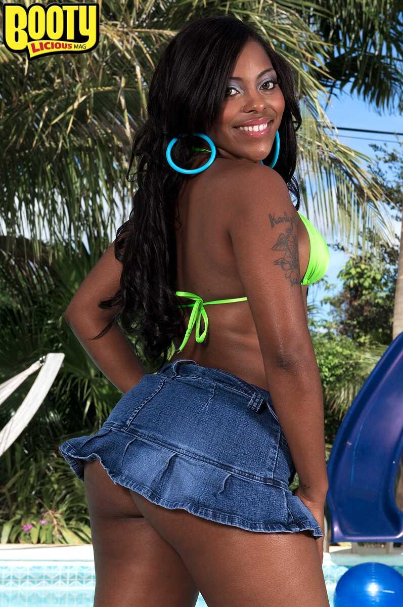 Black Girl Pleasure: Mia's Ebony Booty Rides White Boy Cock in the Pool