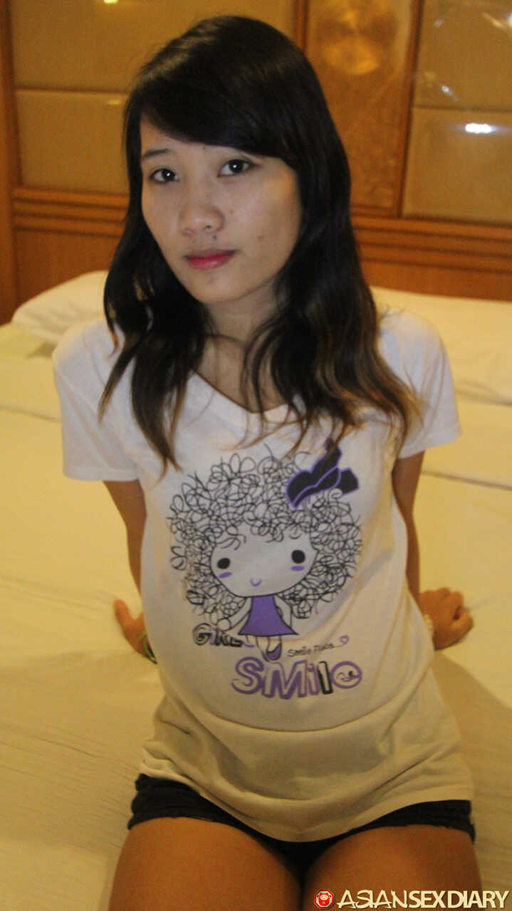 Asian amateur wears cum on face after sex with a foreigner in POV mode - Mai