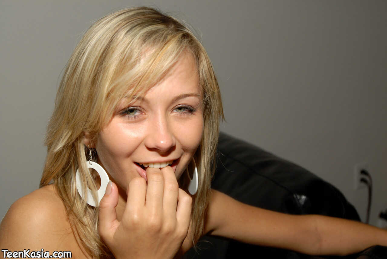Busted Kasia's Blonde Butt and Feet Showcase Totally Naked on the Leather Couch - Kasia
