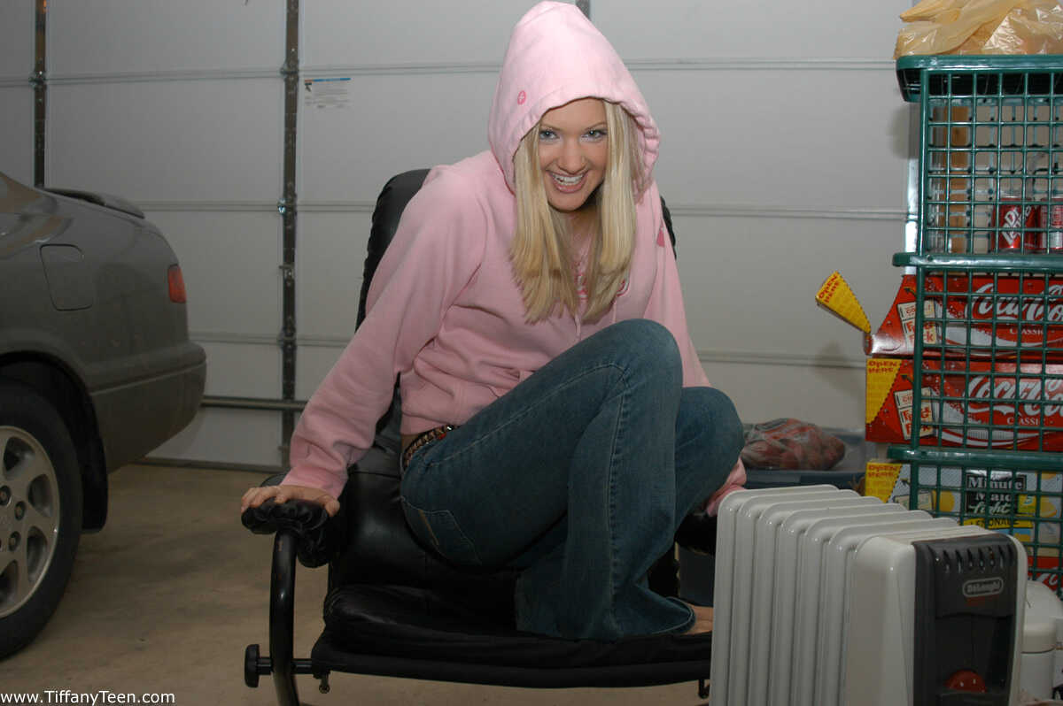 Blond Tiffany Paints Her Toes in a Pink Hoodie and Jeans   Natural Tight Ass Tiffany Shows Off her Painted Toenails