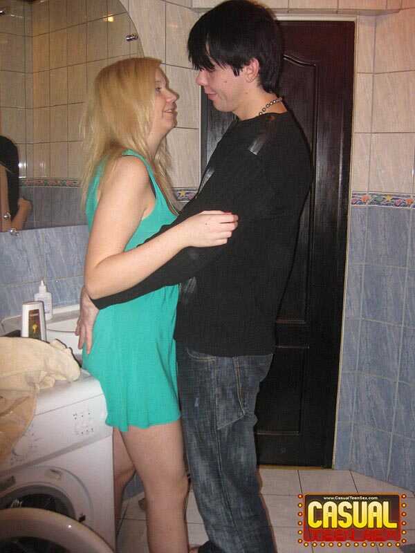 Blonde Amateur Teen Gets Blown In The Bathroom By Her Boyfriend