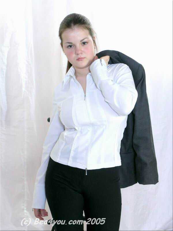 Bea's Thick Naturals Out Of Leather Coat For An Ass Grab - Bea