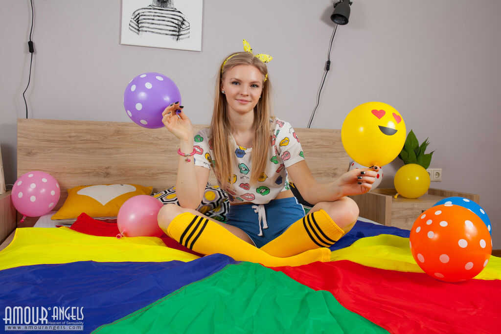 Blowing up the balloon with her adorable body: Fabi's Nude Balloon Adventure - Fabi
