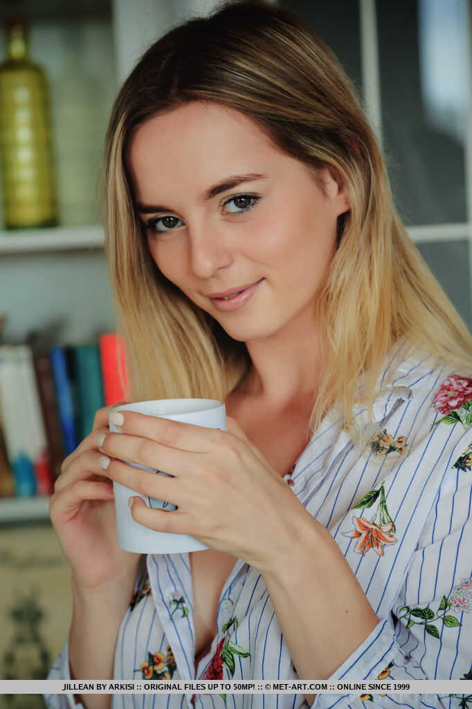 Jillean's Morning Coffee Spreading Her Legs for a Hot Cup of Nakedness - Jillean