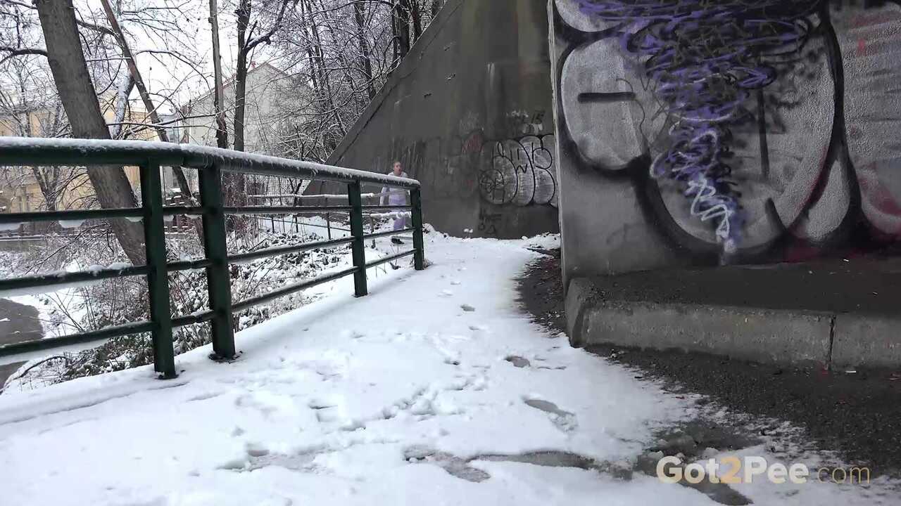Winter Wet Dream: Gianna Ray's Caucasian Crotch Goes Wild on Public Pissing Adventure - Gianna Ray