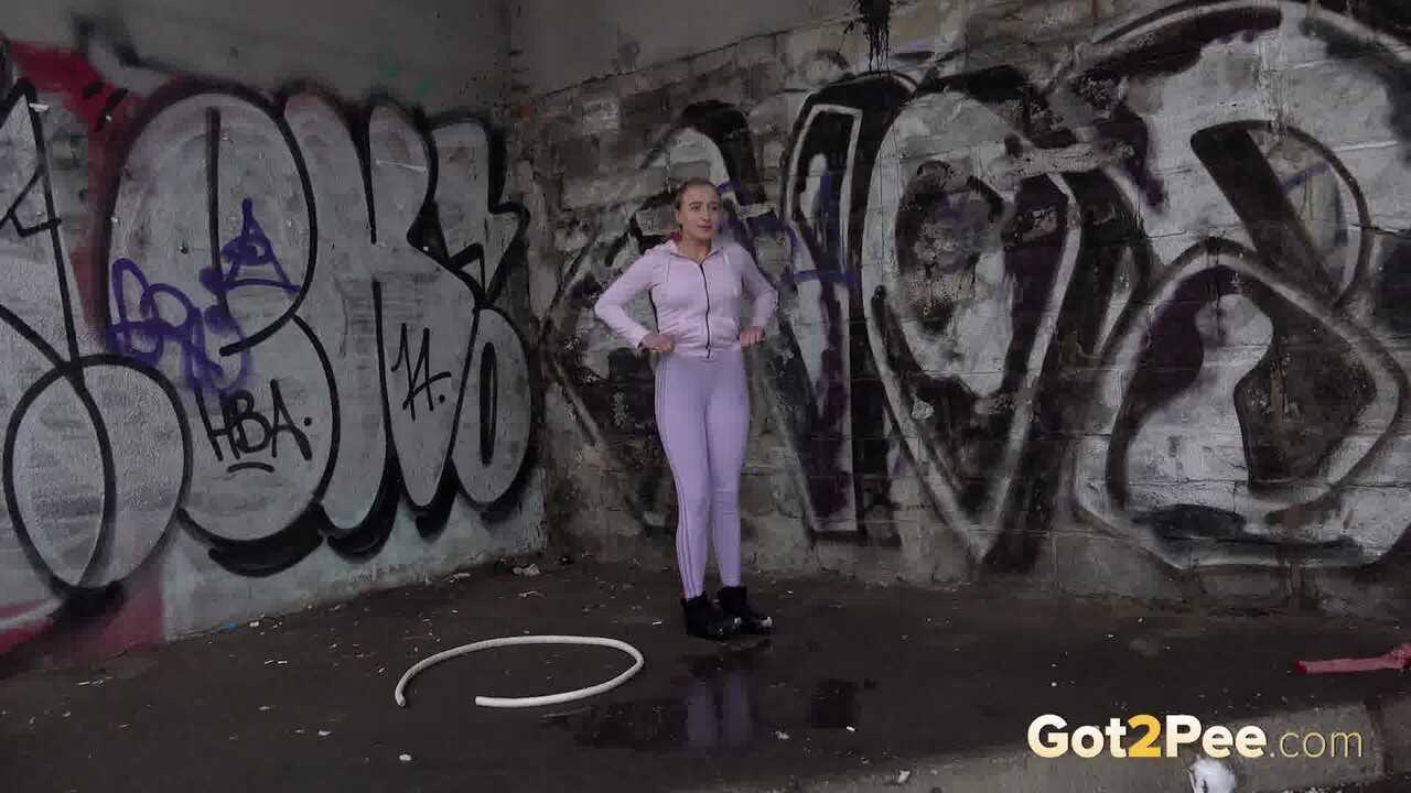 Winter Wet Dream: Gianna Ray's Caucasian Crotch Goes Wild on Public Pissing Adventure - Gianna Ray