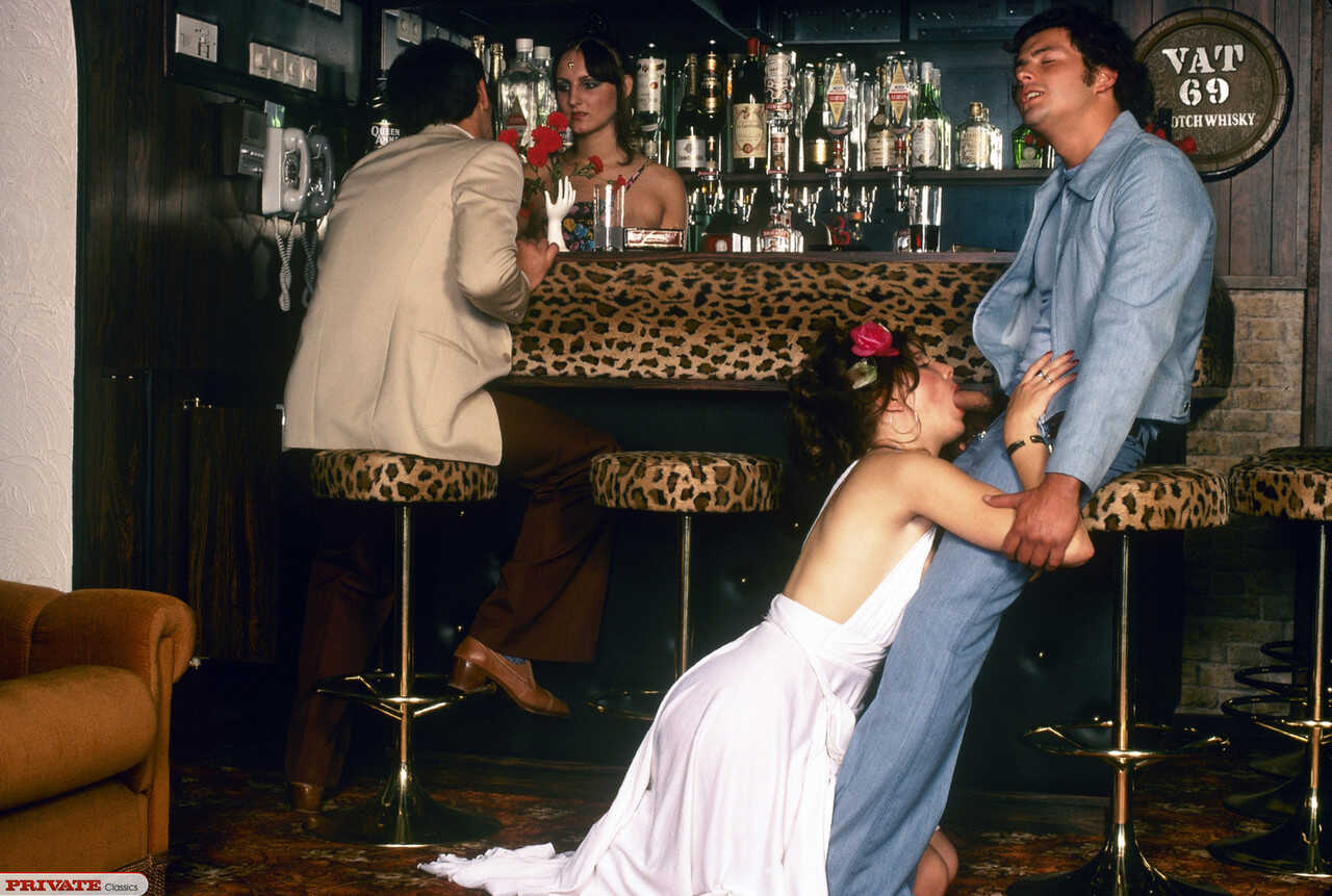 Blowjobs and Jizzes in the 70s: A Retro Threesome with a Hairy Chick and Two Dudes - 