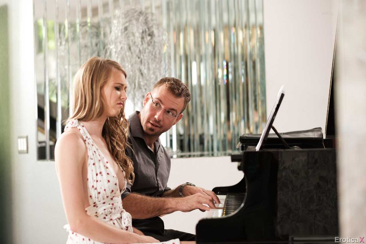 Ashley Lane's Lesson with Chad White A Blonde Pianist Gets Taught a Different Kind of Music - Chad White, Ashley Lane
