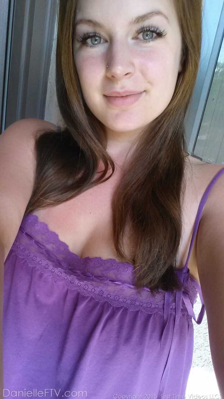 Danielle's House of Selfies Plump Amateur with Huge Boobs Shows off Her Curvy Body - Danielle