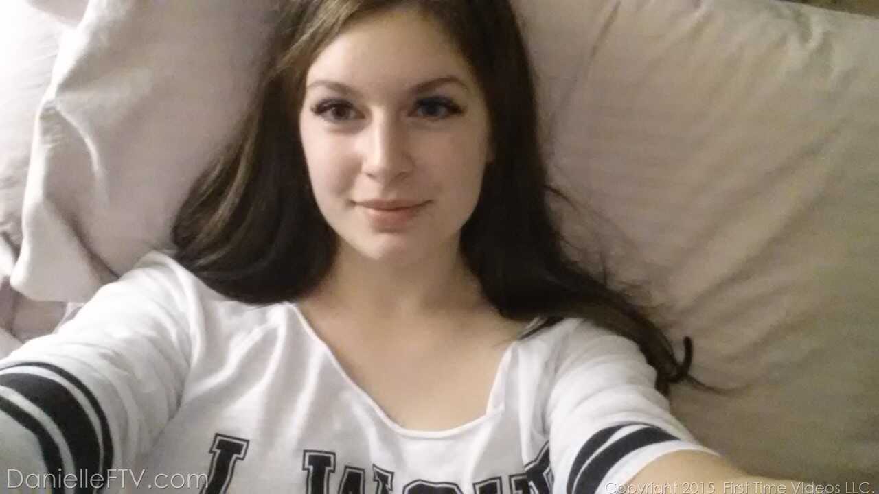 Danielle's House of Selfies Plump Amateur with Huge Boobs Shows off Her Curvy Body - Danielle