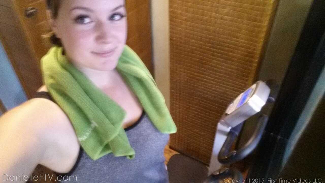 Danielle's House of Selfies Plump Amateur with Huge Boobs Shows off Her Curvy Body - Danielle