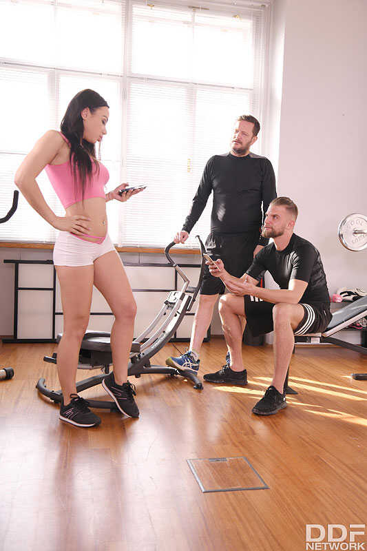 Regina Sparks' Fit Body Strikes Again with a Double Anal Threesome at the Gym - Regina Sparks