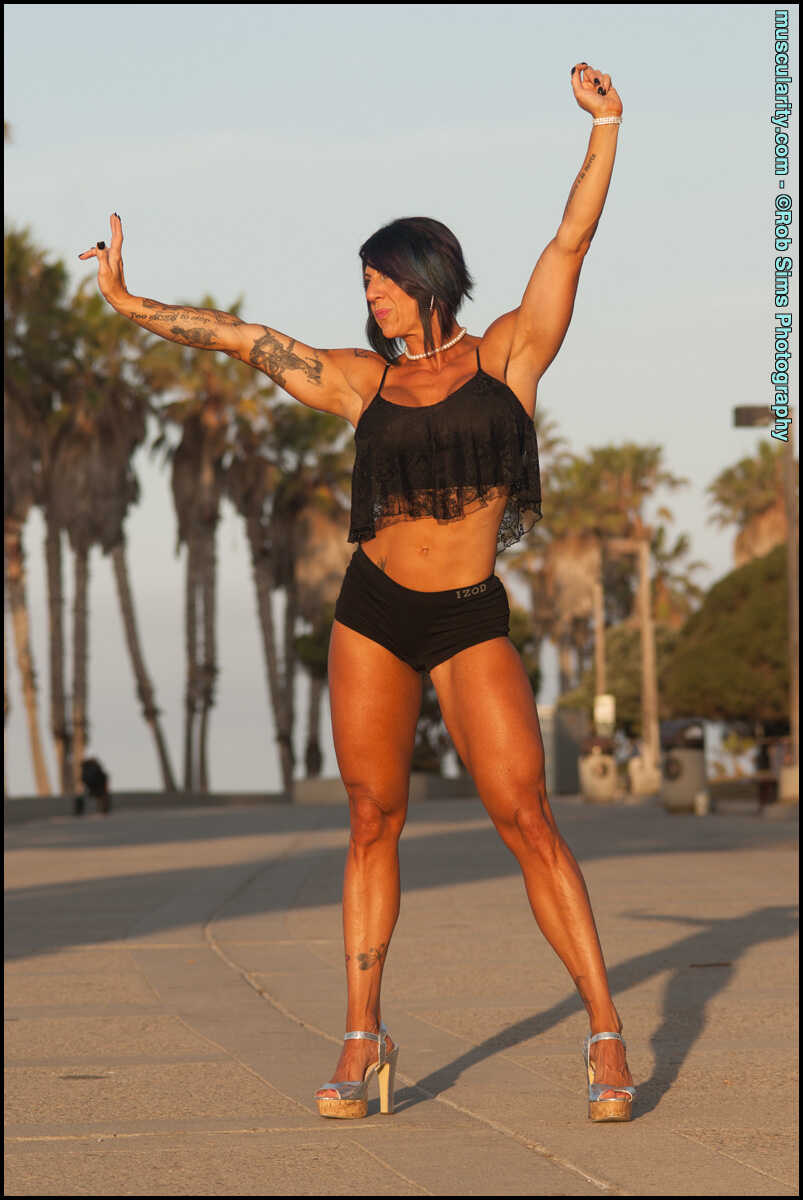 Ocean-side Heel-Flexing Tara: The Sensuous MILF Bodybuilder on the Beach - Tara Rickert