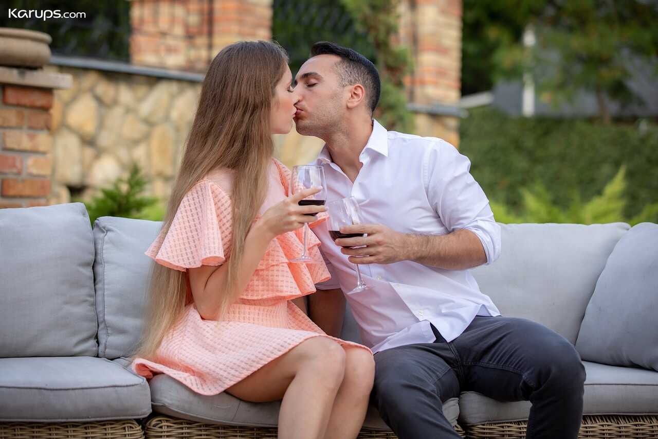 Outdoor Amateur Mary Rock Gets Deepthroated by Her Lover after Wine and Foreplay - Mary Rock