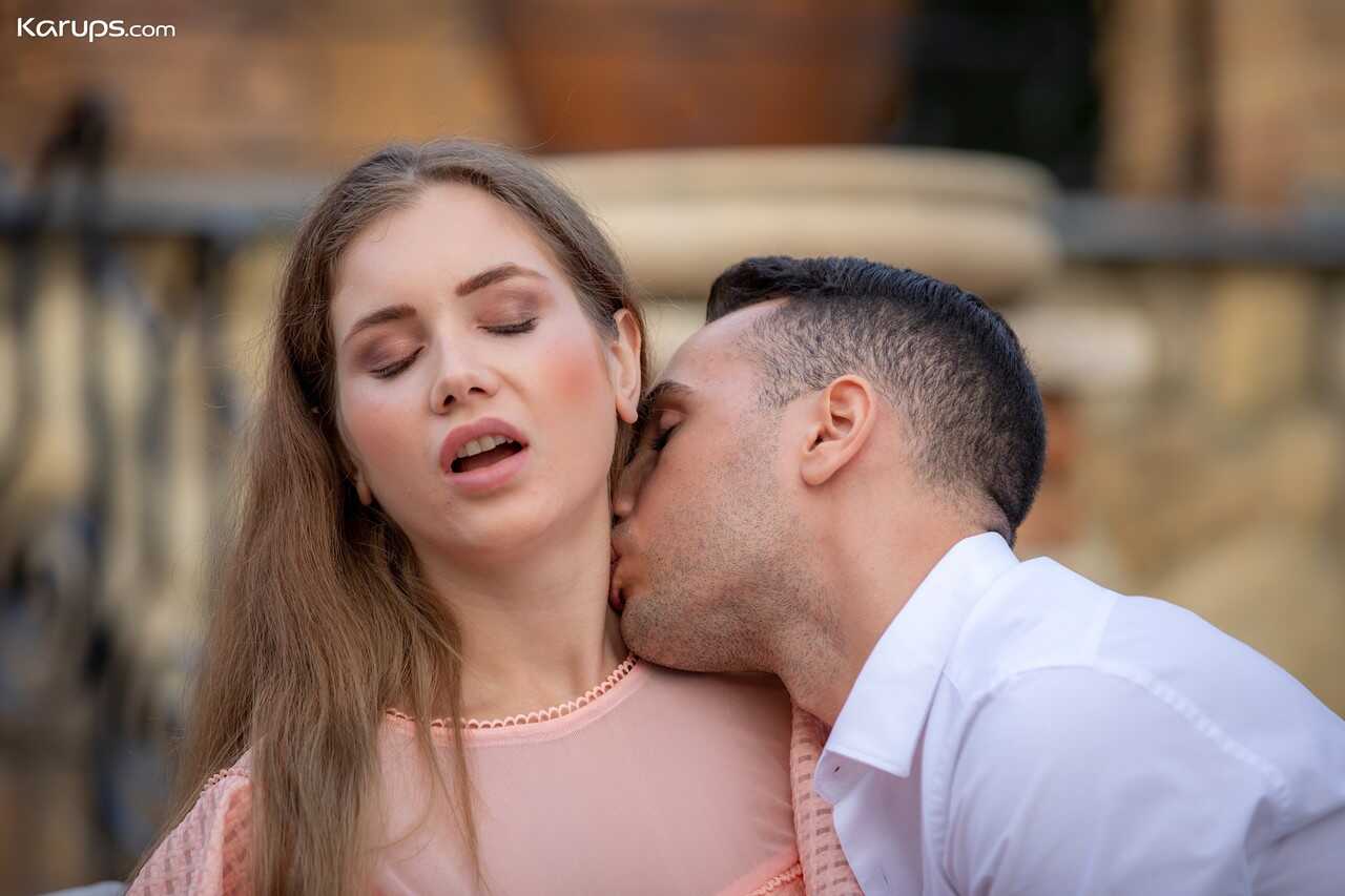 Outdoor Amateur Mary Rock Gets Deepthroated by Her Lover after Wine and Foreplay - Mary Rock