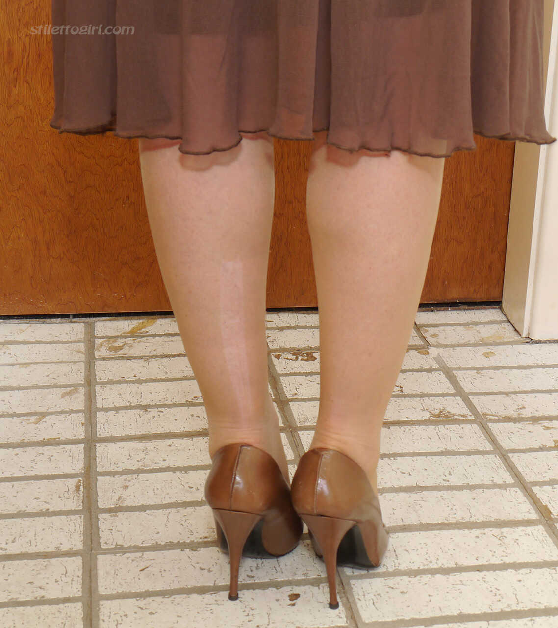 Llaria's Mature Stocking Tease: A Blonde Bombshell's Legs in Heels and Skirt - Llaria