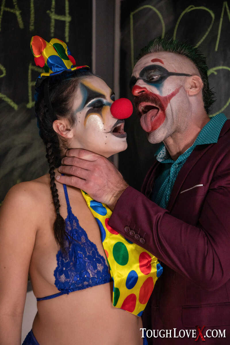 Violet Starr's Clown Fetish: A Hot Cosplay Sex Scene with Her Man Friend