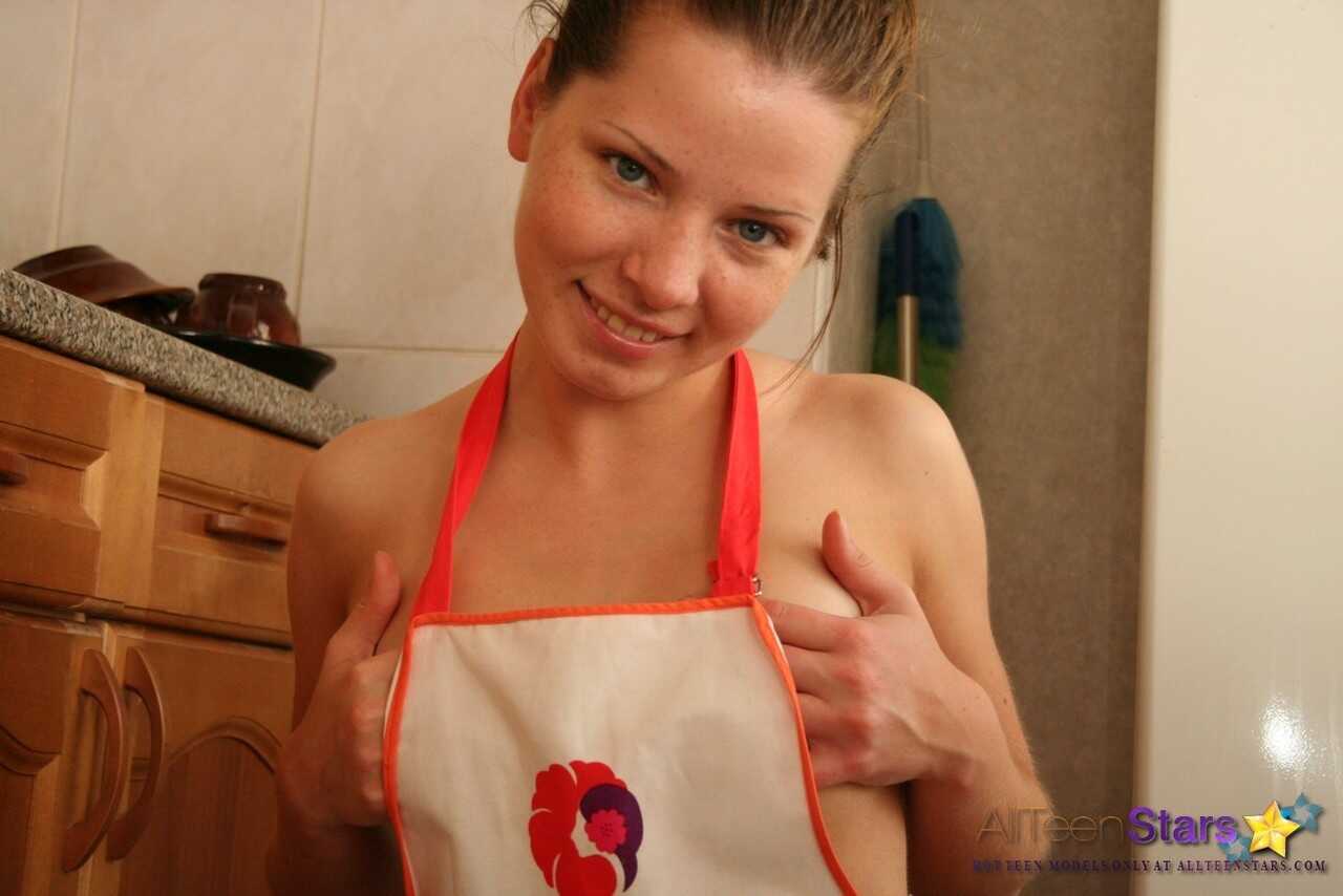 Naughty Home Chef Kimmy Strips Off Her Apron And Serves Up Some Steamy Fun 