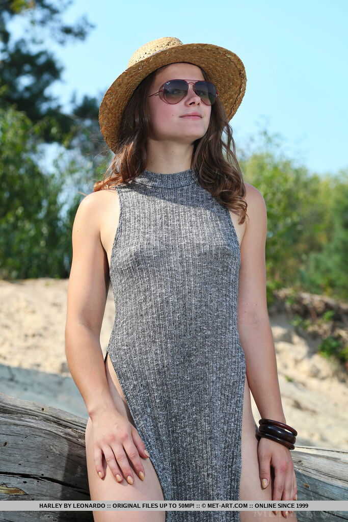 Nerdy Teen Harley Strips Down to Show Off Her Perky Brünette Small Tits on a Weathered Log - Harley