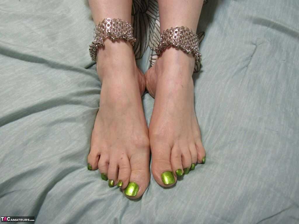 Granny's Sexy Solos: Overweight Nan Bunny Gram Dyed Hair and Masturbates on the Bed! - Bunny Gram