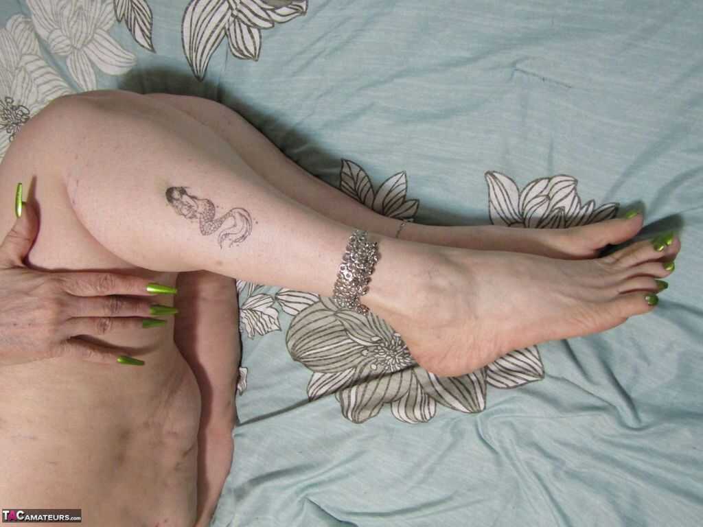 Granny's Sexy Solos: Overweight Nan Bunny Gram Dyed Hair and Masturbates on the Bed! - Bunny Gram