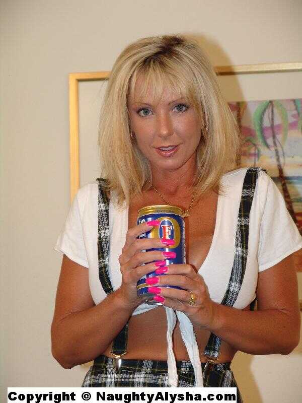 Blonde Bombshell: Sticking Beer Bottles Inside Her Vagina for Meaty Pussy Pleasure - 