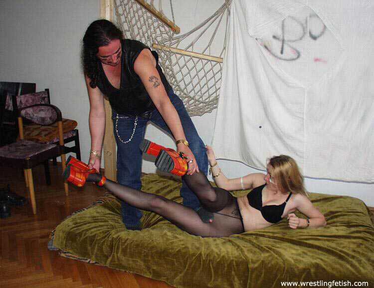 Sweet-smelling strawberries The delicious fruit that leads to a sexy wrestle in pantyhose - 