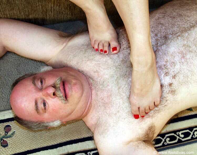 Feet of Domination The Elderly Submit to the Caucasian Girl's Toe Power - 