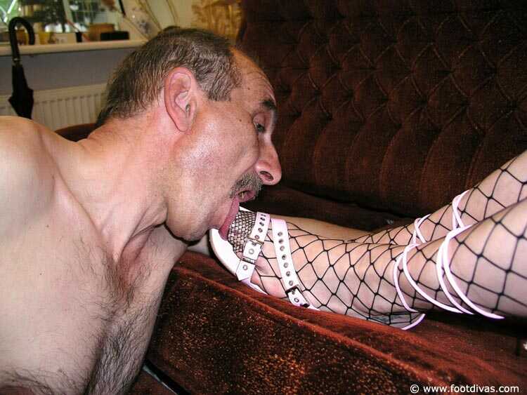 Elderly Foot Worship: The Brunette Chick's Nylon-Clad Feet Get Licked by a Fetishistic Old Man - 