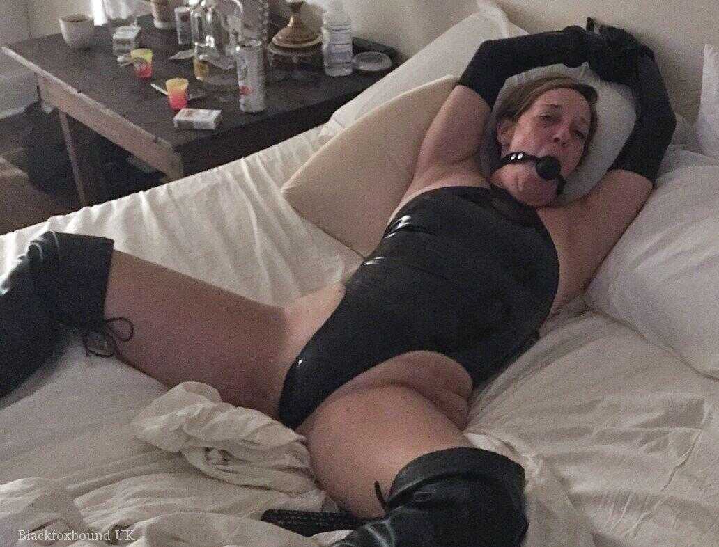 Busty babysitter gets caught up in a kinky bind and gag scenario with her neighbor - 