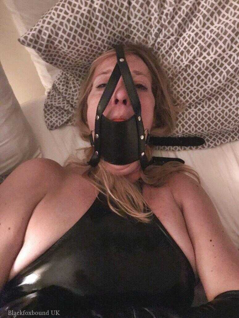 Busty babysitter gets caught up in a kinky bind and gag scenario with her neighbor - 