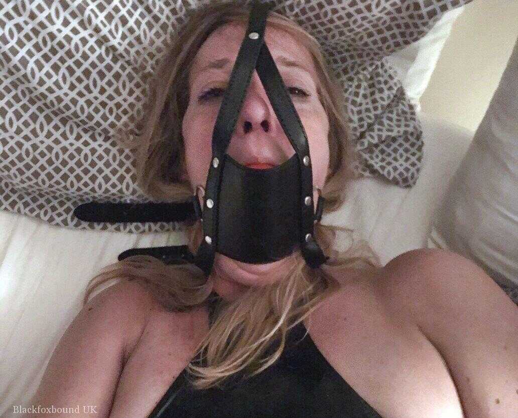 Busty babysitter gets caught up in a kinky bind and gag scenario with her neighbor - 