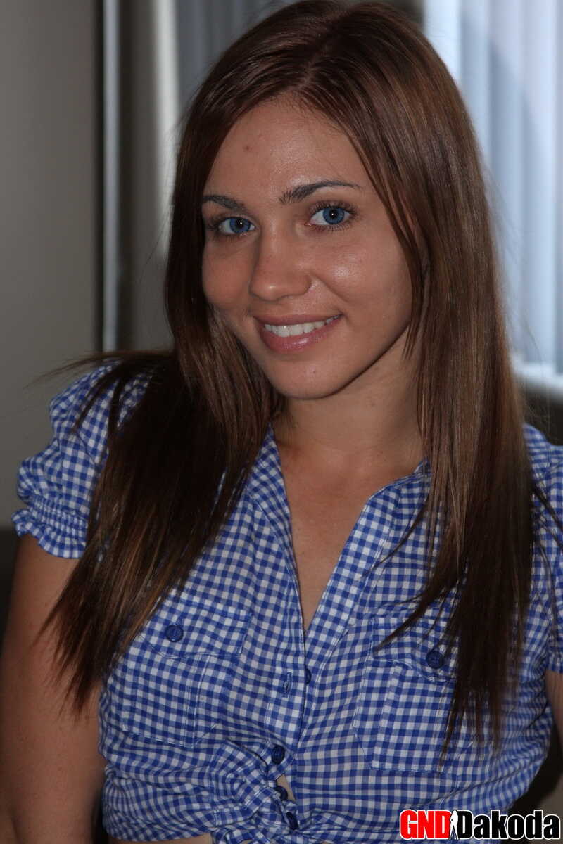 Exploring her inner bad girl: the innocent neighbor strips naked and spreads her legs for you in her tight denim jeans - 